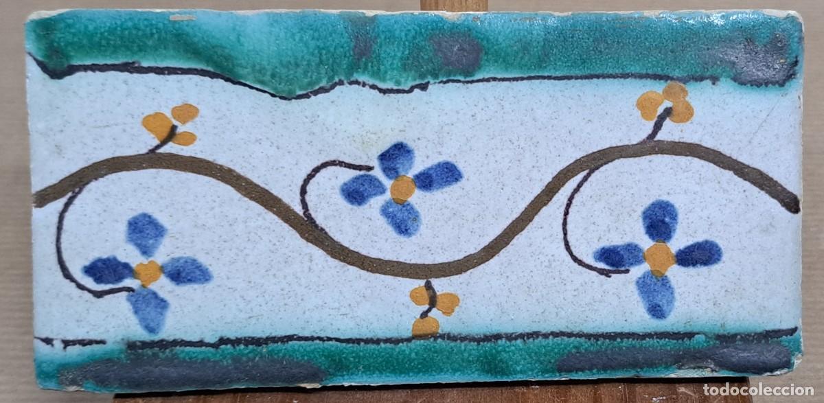 Antig&uuml;edades: Azulejo catal&aacute;n de cenefa, siglo XIX - Foto 2