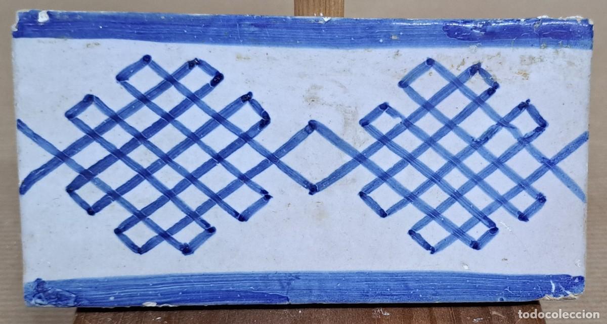 Antig&uuml;edades: Azulejo catal&aacute;n de cenefa, siglo XIX - Foto 1