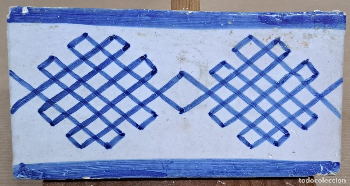 Antig&uuml;edades: Azulejo catal&aacute;n de cenefa, siglo XIX - Foto 2