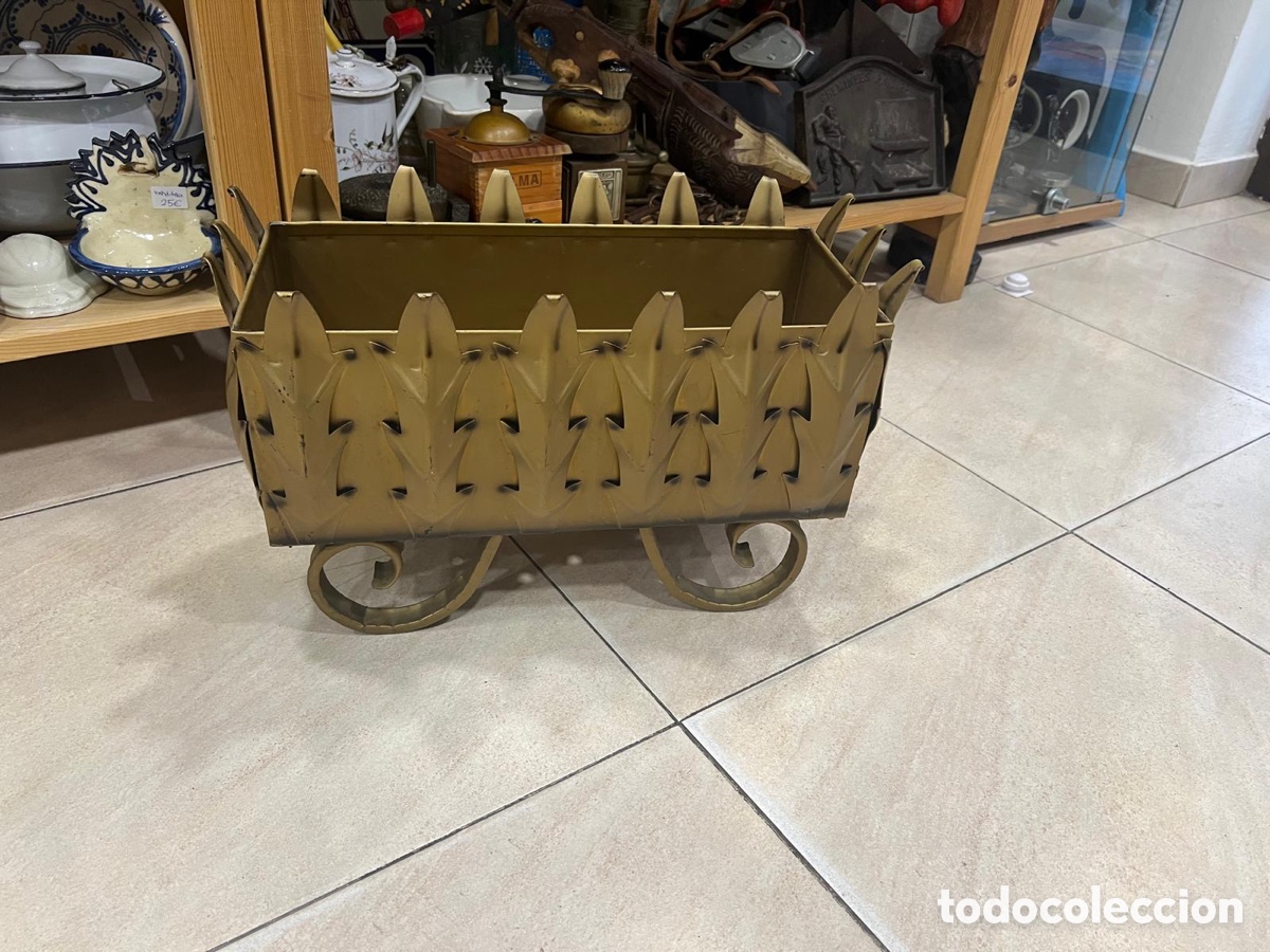 Antig&uuml;edades: Precioso macetero en bronce y metal - Foto 1