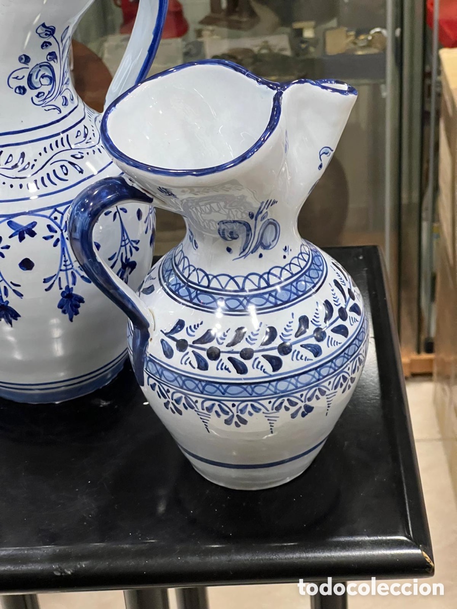 Antig&uuml;edades: Lote de 2 jarras de Talavera - Foto 3