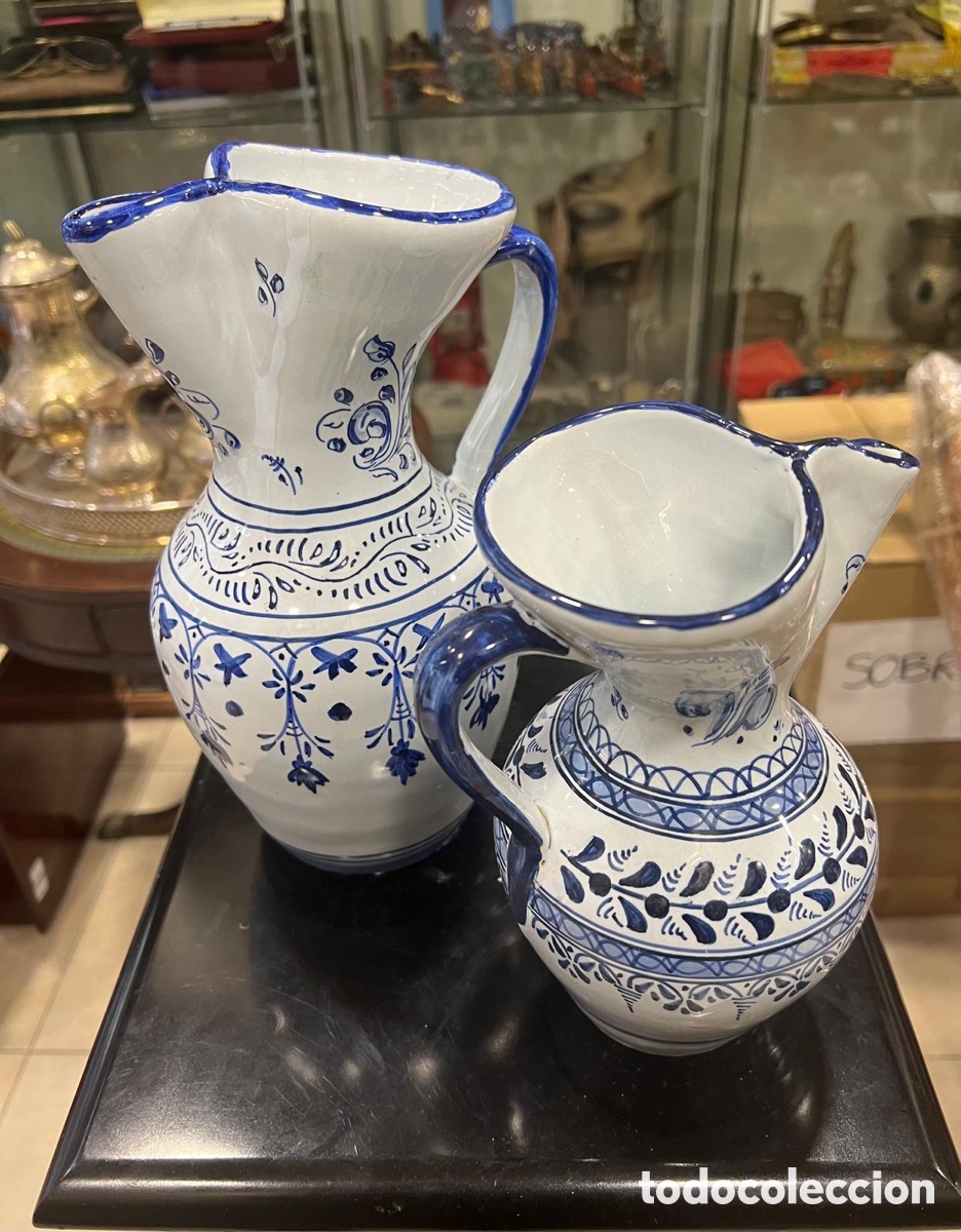 Antig&uuml;edades: Lote de 2 jarras de Talavera - Foto 1