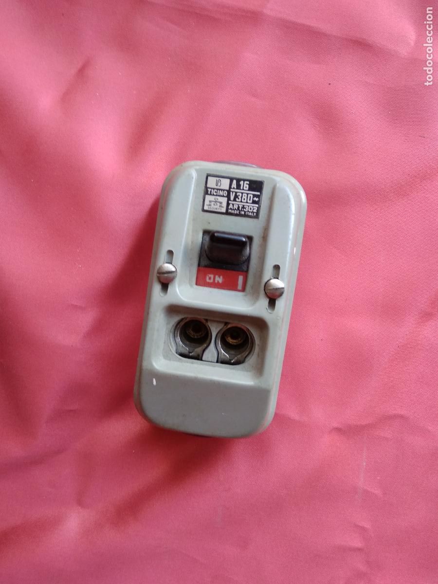 Antig&uuml;edades: Peque&ntilde;o interruptor marca ticino Vitrina 1 - Foto 1
