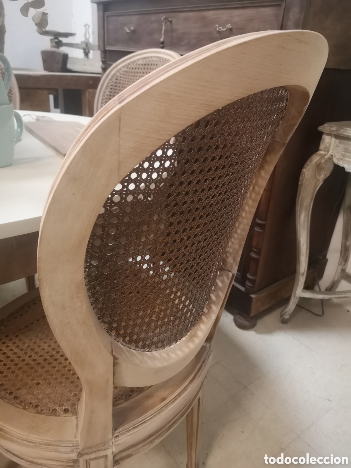 Antig&uuml;edades: Sillas de madera con rejilla - Foto 2