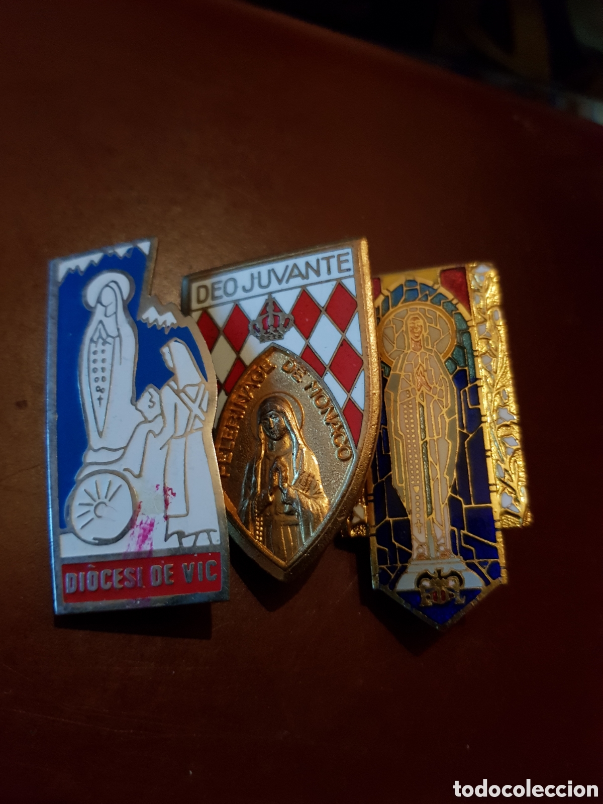 Antig&uuml;edades: LOTE DE 3 ANTIGUAS INSIGNIAS ESMALTADAS DE LA VIRGEN DE LOURDES