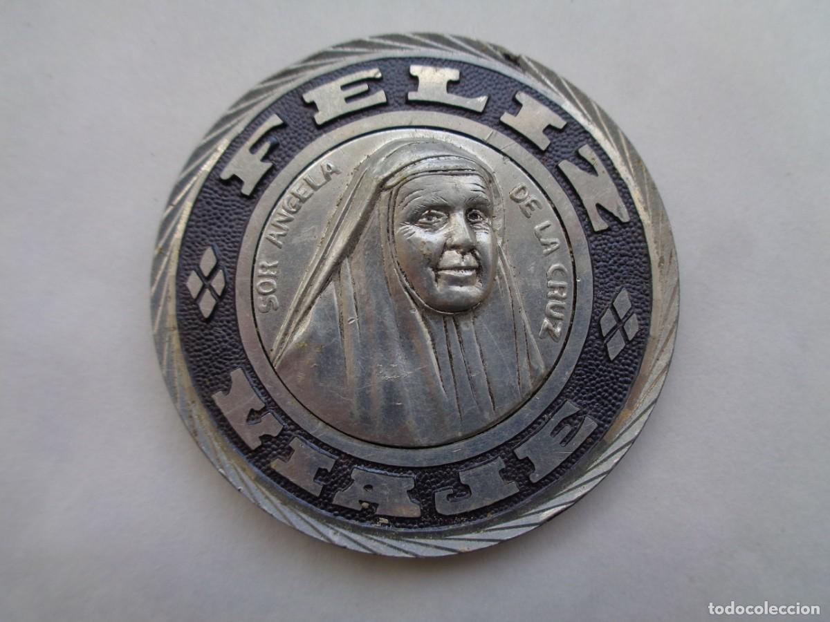 Antiquit&eacute;s: MEDALON DE SOR ( SANTA )ANGELA DE LA CRUZ PARA LLEVAR EN EL COCHE , FELIZ VIAJE