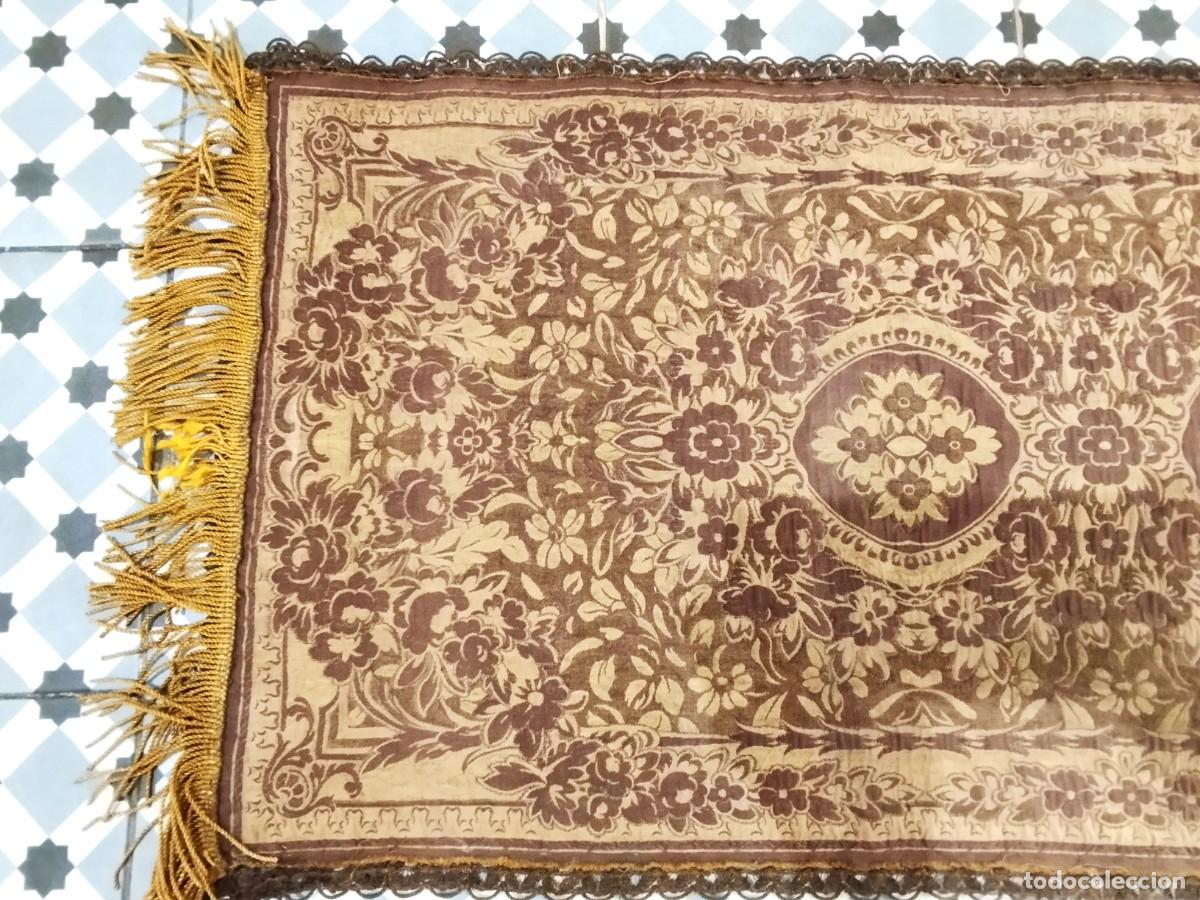 Antig&uuml;edades: CAMINO DE MESA BROCADO CON HILO DE ORO - Foto 8