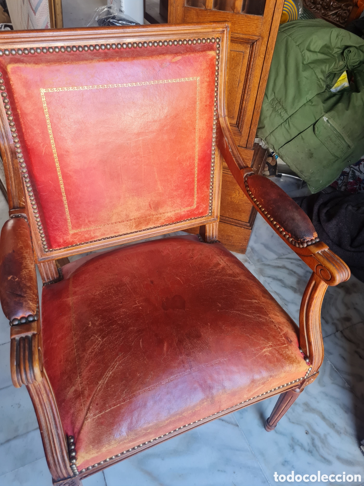 Antig&uuml;edades: Sill&oacute;n estilo Luis 16 en nogal y piel - Foto 2