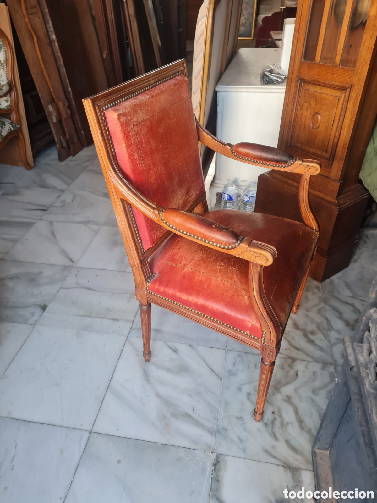 Antig&uuml;edades: Sill&oacute;n estilo Luis 16 en nogal y piel - Foto 3