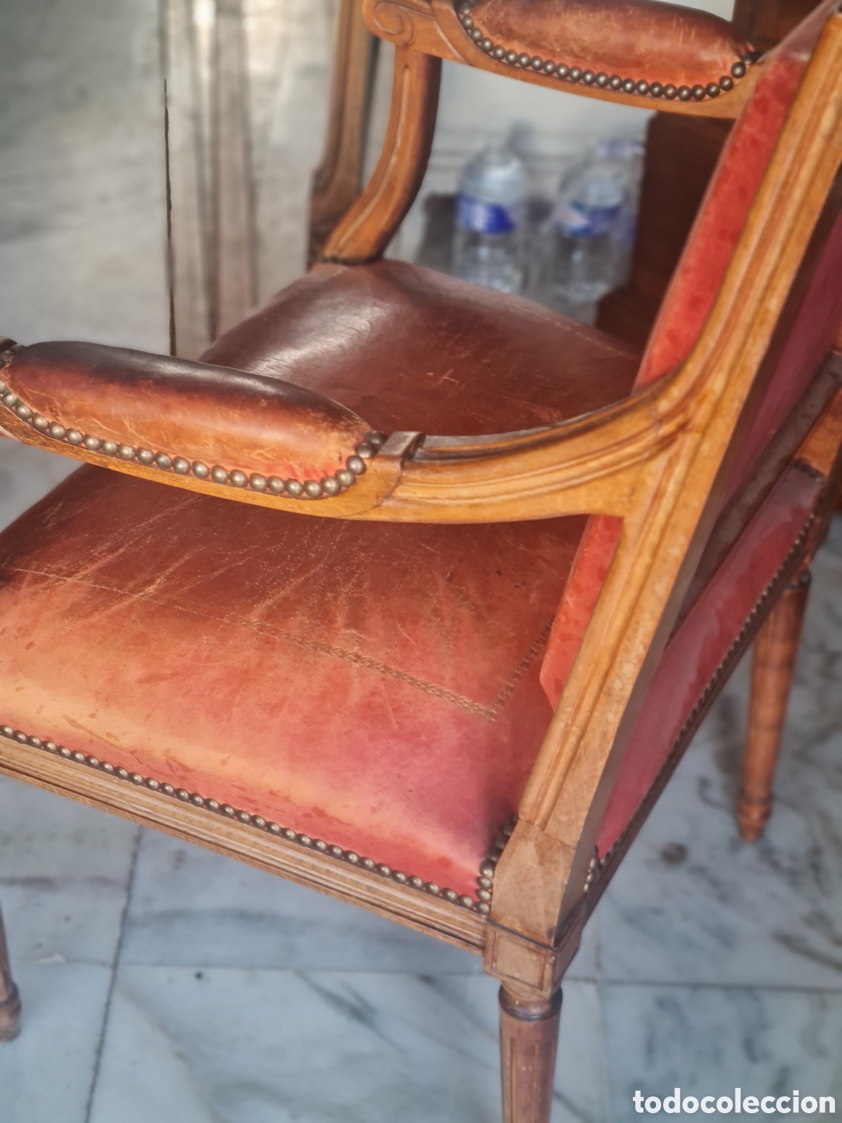 Antig&uuml;edades: Sill&oacute;n estilo Luis 16 en nogal y piel - Foto 5
