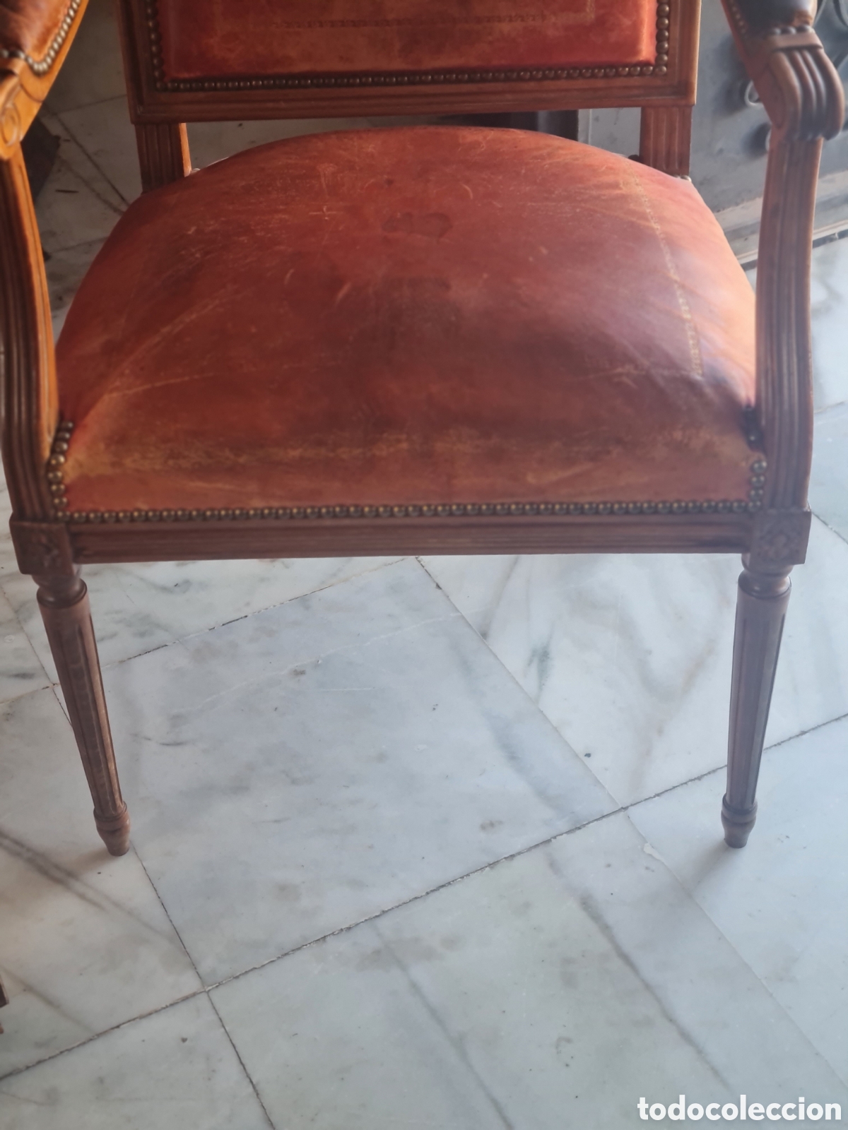 Antig&uuml;edades: Sill&oacute;n estilo Luis 16 en nogal y piel - Foto 7