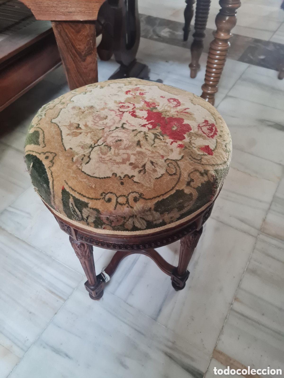 Antig&uuml;edades: Taburete de piano del 1900 - Foto 1