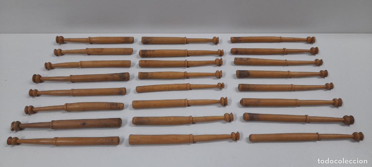 Antig&uuml;edades: BOLILLOS ANTIGUOS EN MADERA - Foto 1
