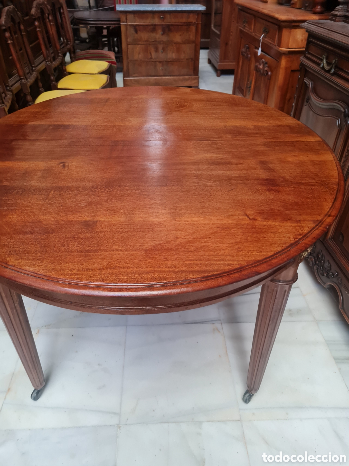 Antig&uuml;edades: Mesa Luis 16 en nogal - Foto 1