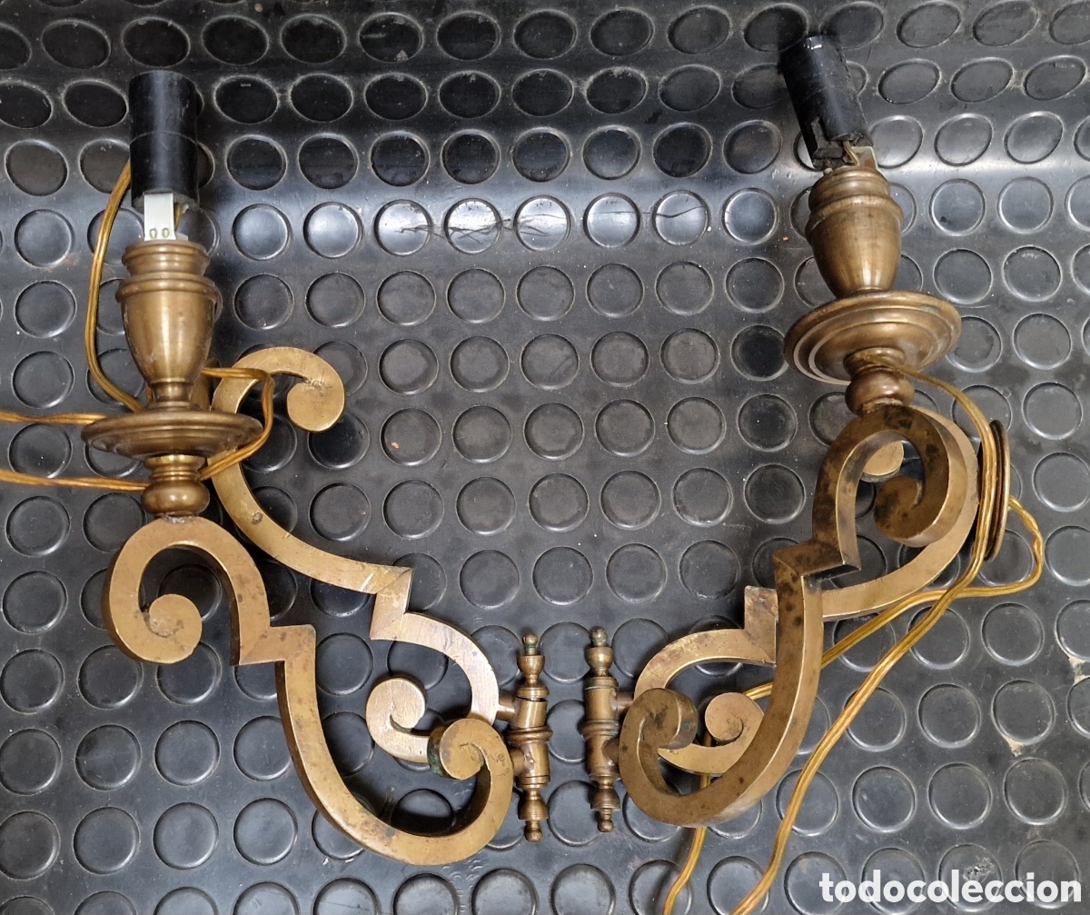 Antig&uuml;edades: Pareja de apliques plegables en bronce - Foto 2