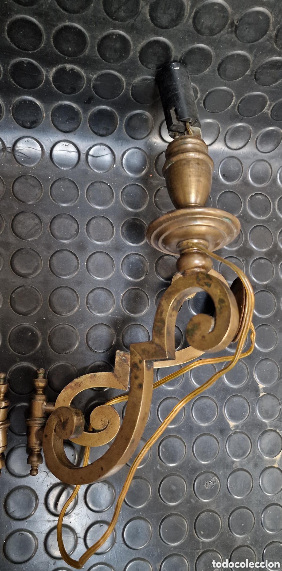 Antig&uuml;edades: Pareja de apliques plegables en bronce - Foto 4