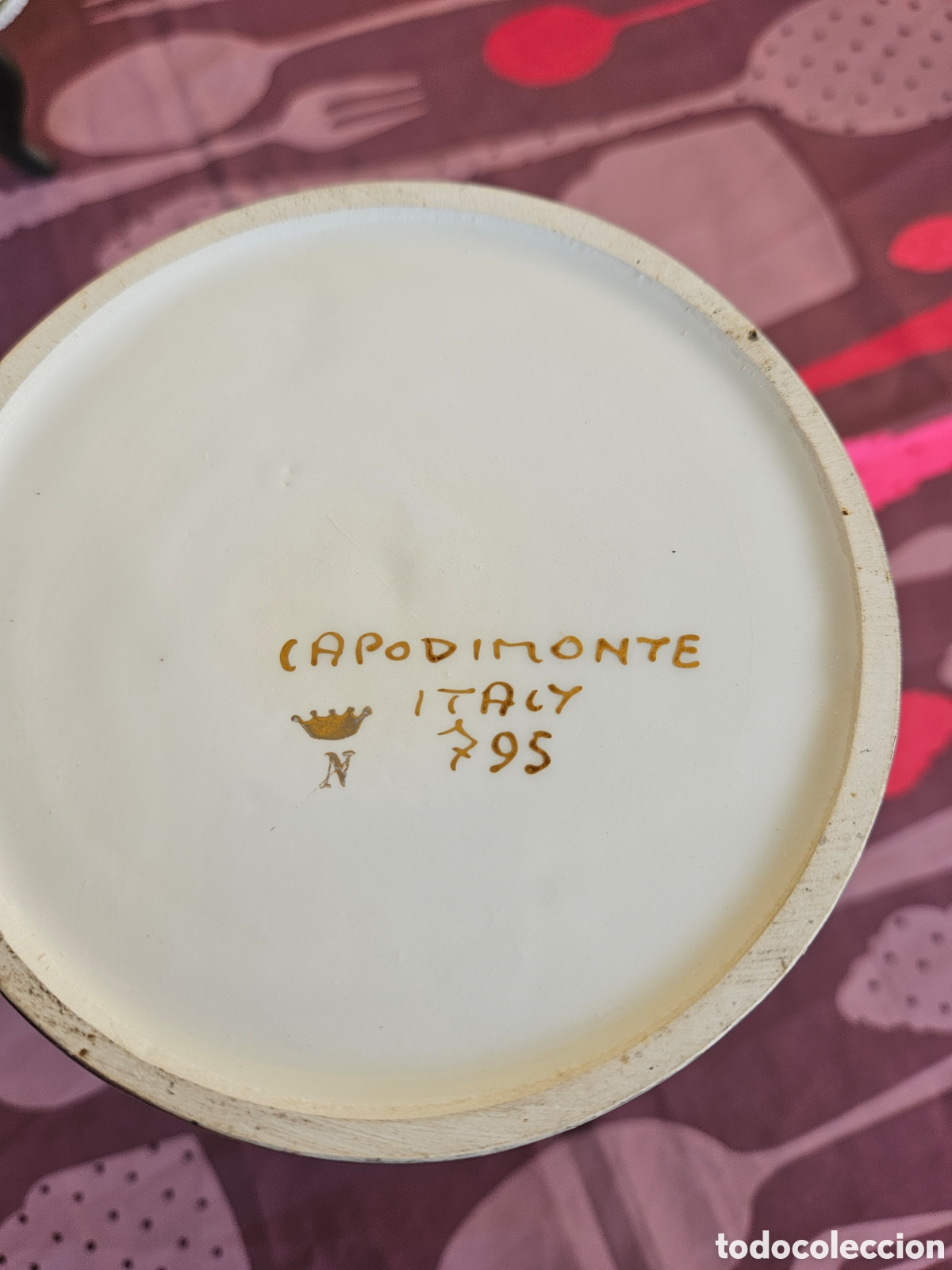 Antig&uuml;edades: Conjunto jarrones y plato CAPODIMONTE. - Foto 8