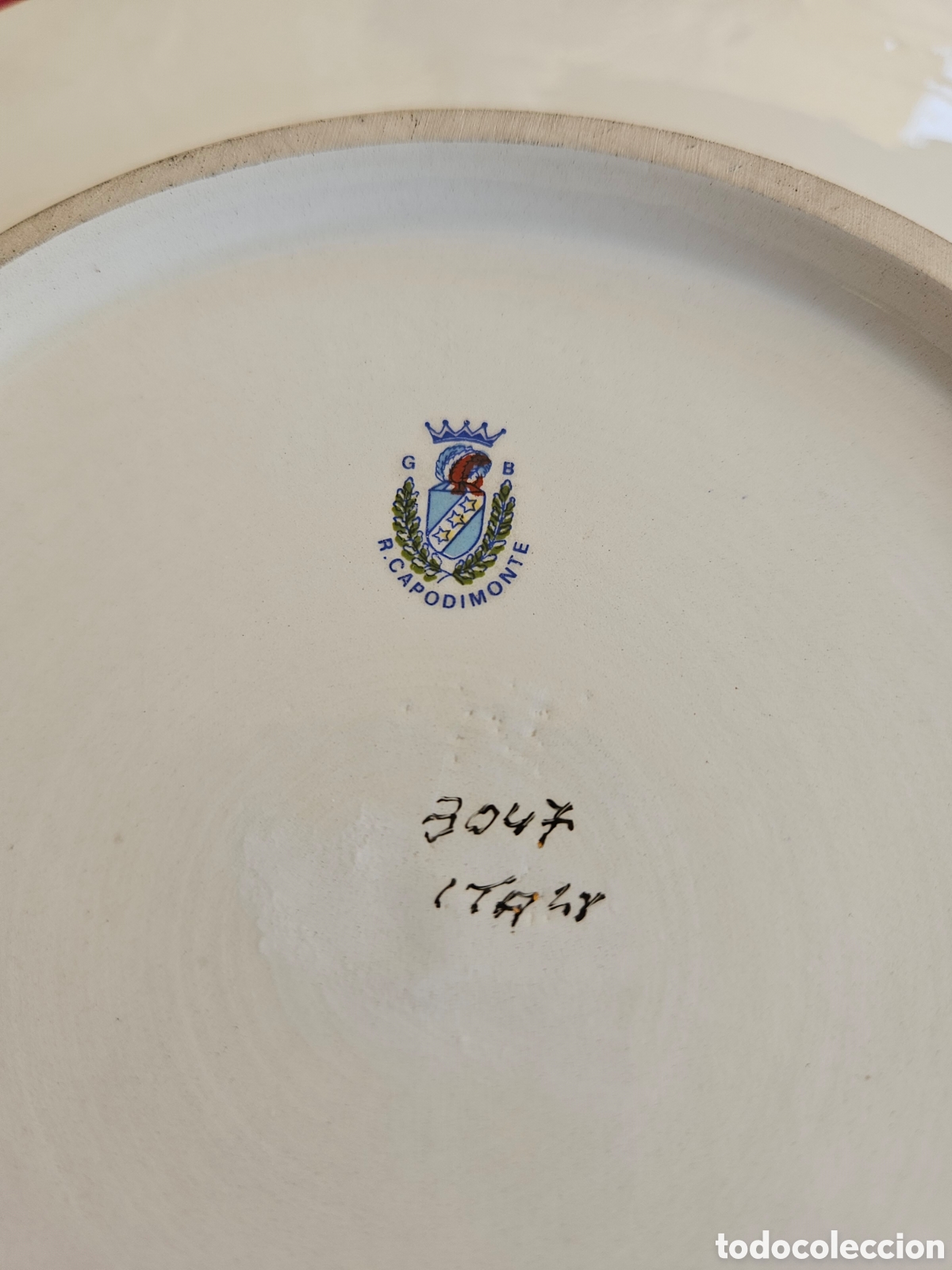Antig&uuml;edades: Conjunto jarrones y plato CAPODIMONTE. - Foto 9