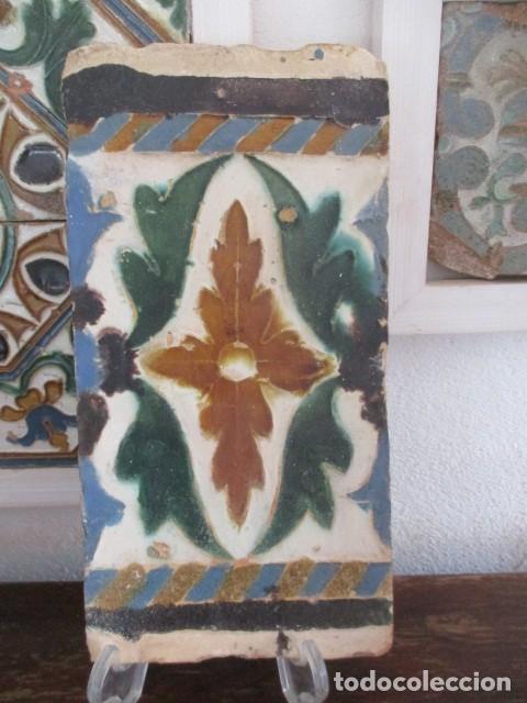 Antig&uuml;edades: Azulejo de Triana siglo XVI - Foto 1