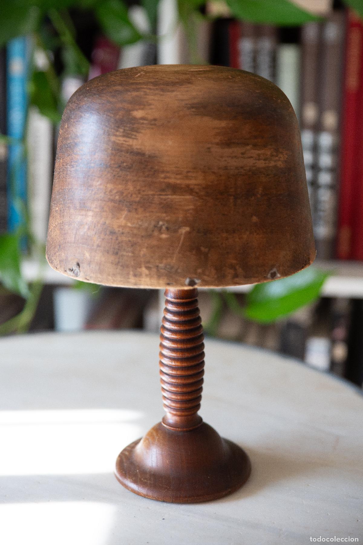 Antig&uuml;edades: Horma de sombrero centenaria con pie. - Foto 2