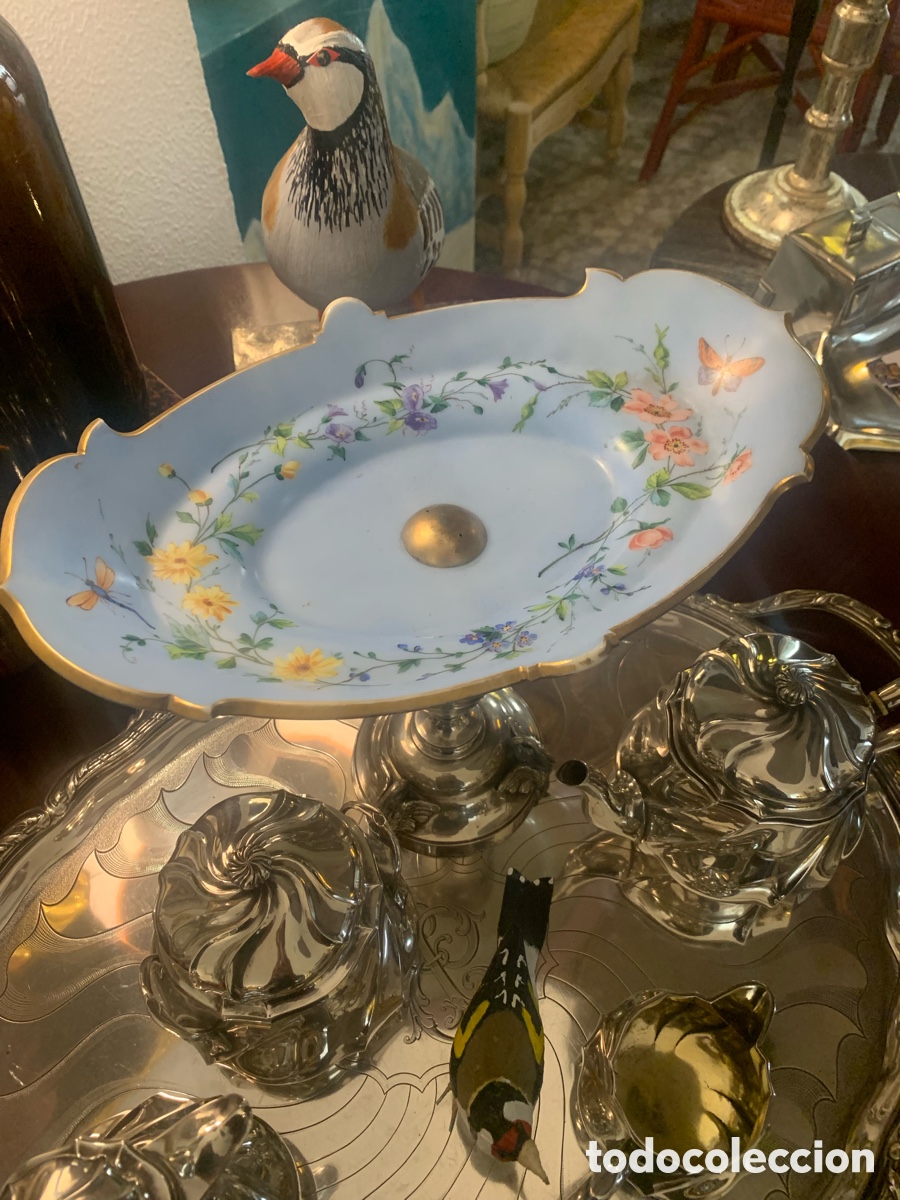 Antig&uuml;edades: Centro de plata y opalina con decoraci&oacute;n de flores y mariposas - Foto 2