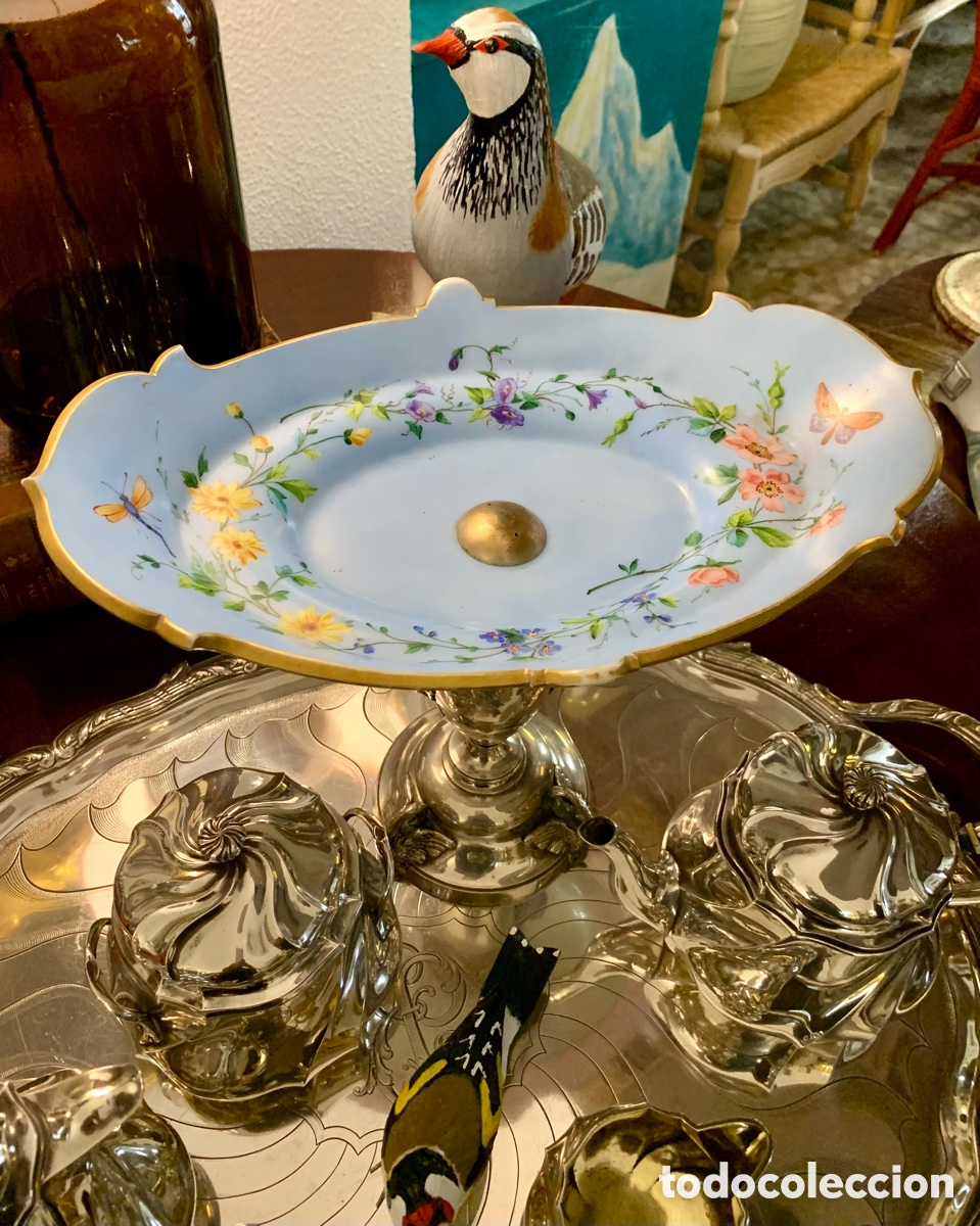 Antig&uuml;edades: Centro de plata y opalina con decoraci&oacute;n de flores y mariposas - Foto 3