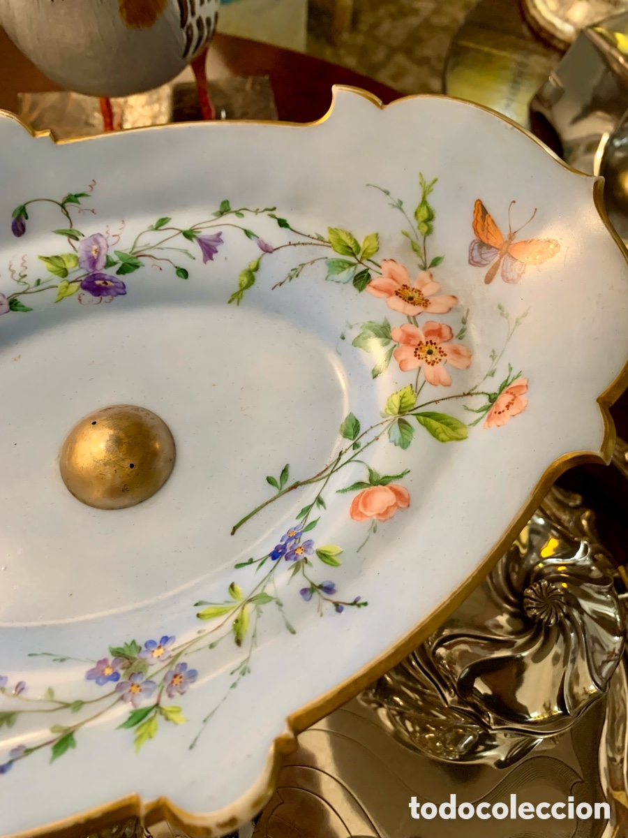Antig&uuml;edades: Centro de plata y opalina con decoraci&oacute;n de flores y mariposas - Foto 4