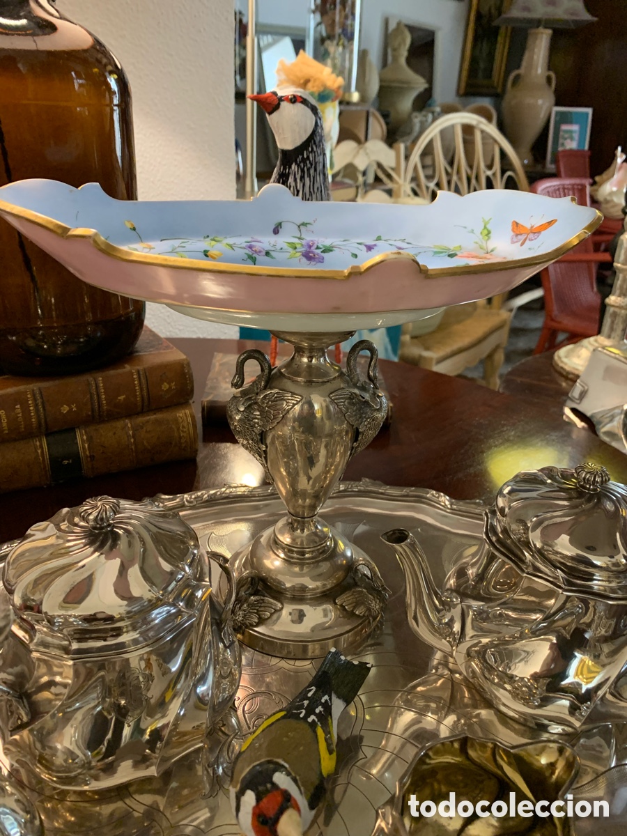 Antig&uuml;edades: Centro de plata y opalina con decoraci&oacute;n de flores y mariposas - Foto 1