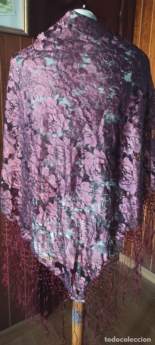 Antig&uuml;edades: BONITO MANTON DE ENCAJE DE BLONDA CON FLECO. - Foto 1
