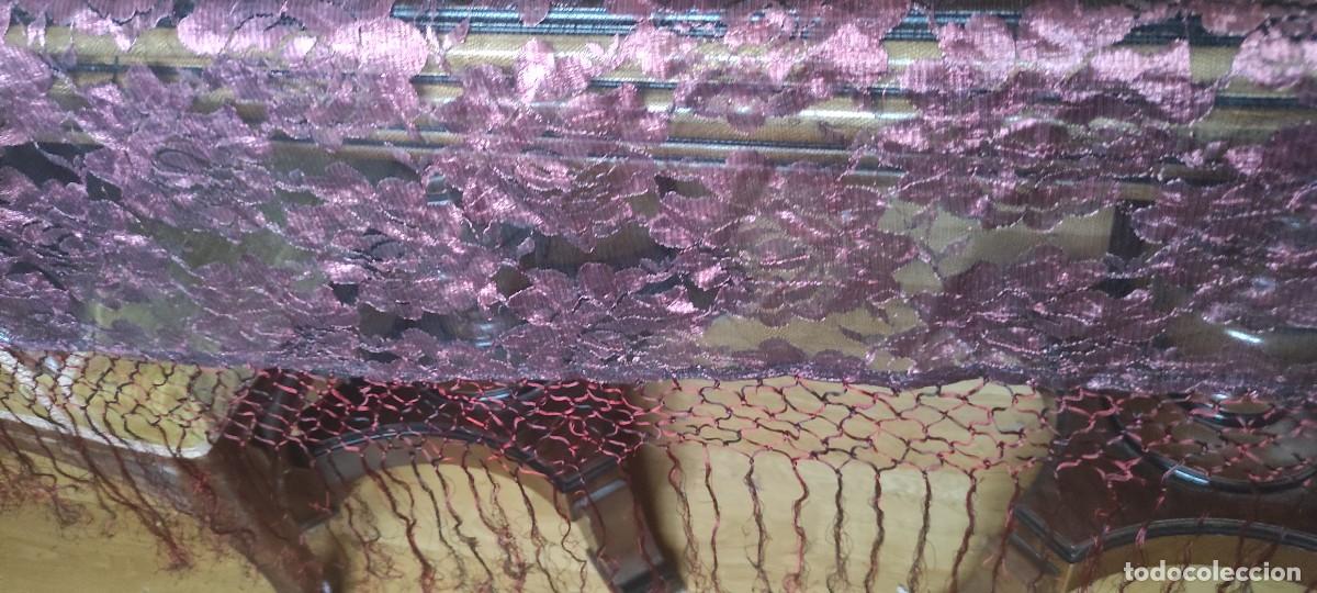 Antig&uuml;edades: BONITO MANTON DE ENCAJE DE BLONDA CON FLECO. - Foto 6