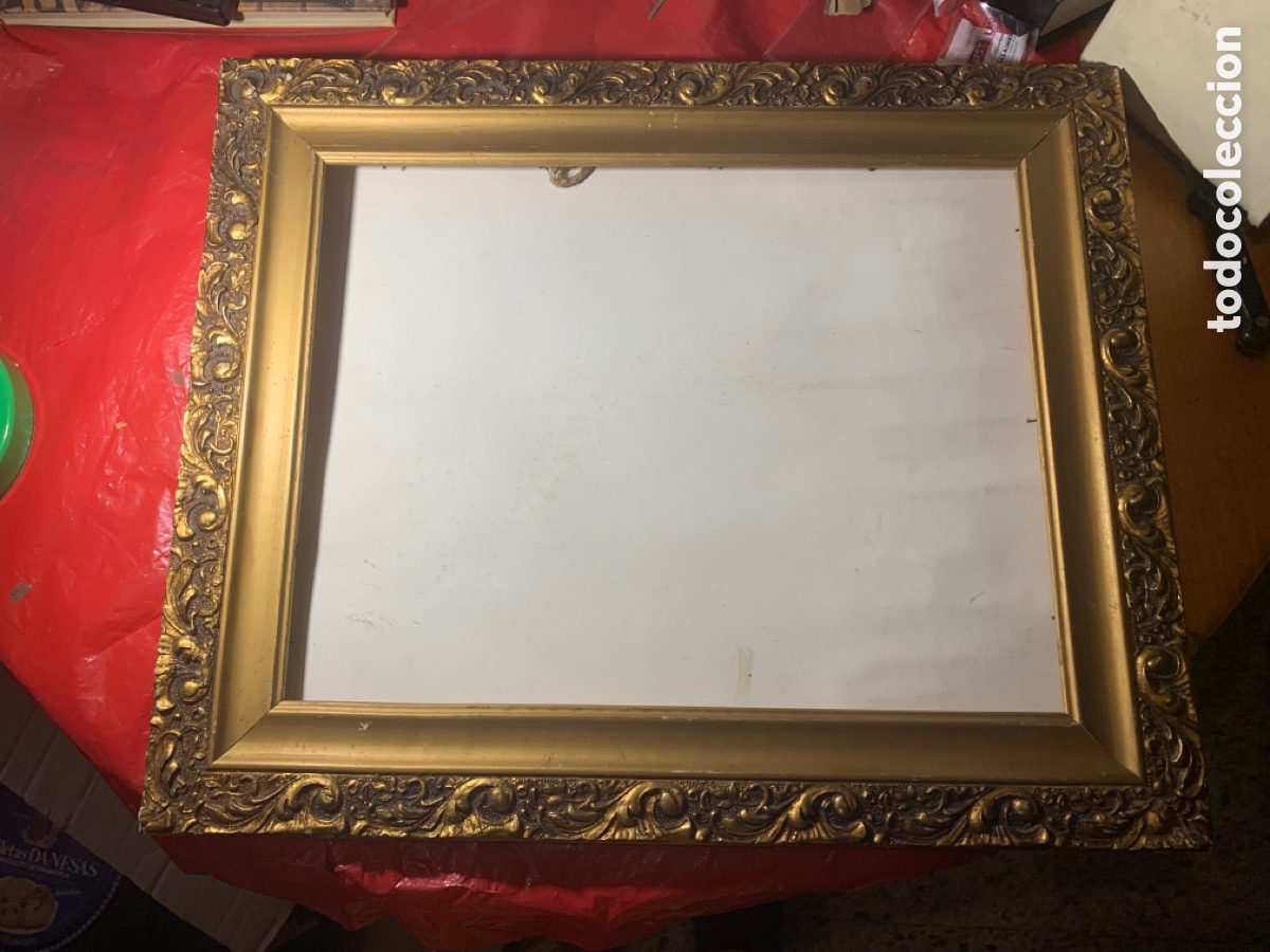 Antig&uuml;edades: Antiguo marco de madera con relieve en &ldquo;pan de oro&rdquo; - Foto 1