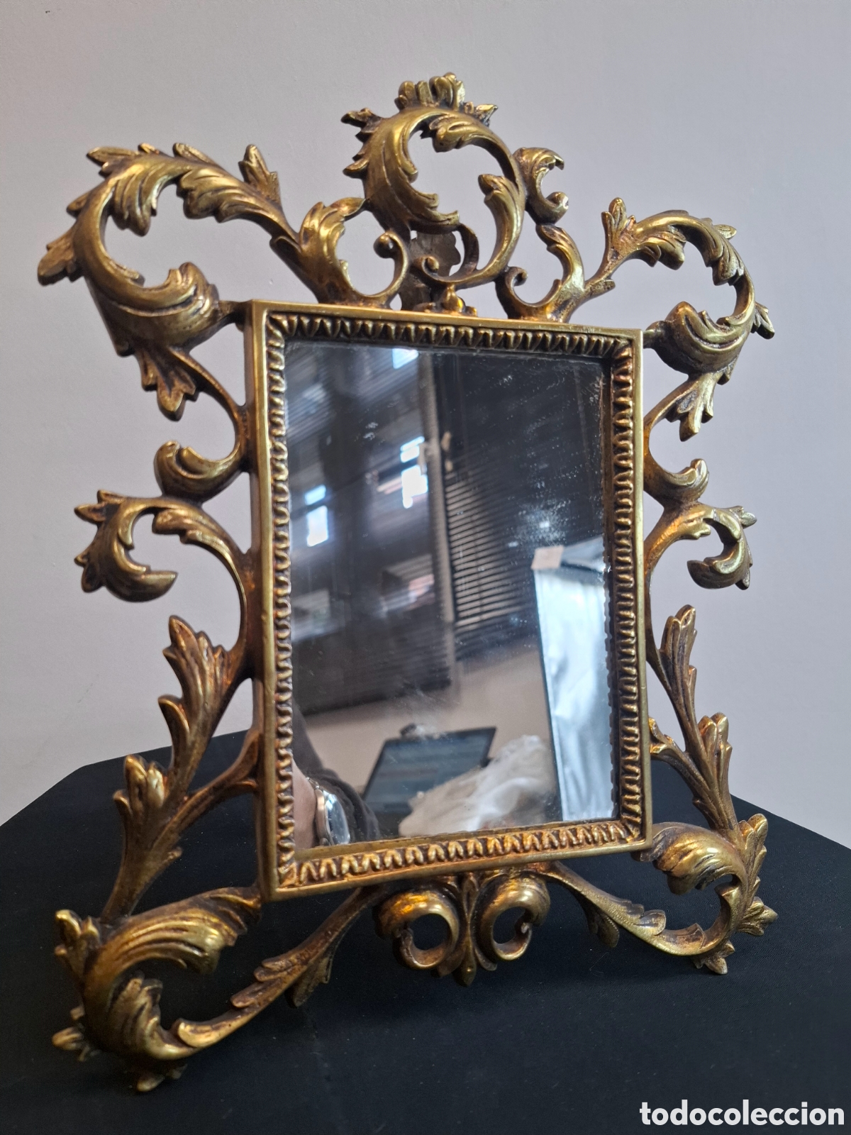 Antig&uuml;edades: Espectacular marco con espejo en bronce. Antiguo. 30x24 cms - Foto 1