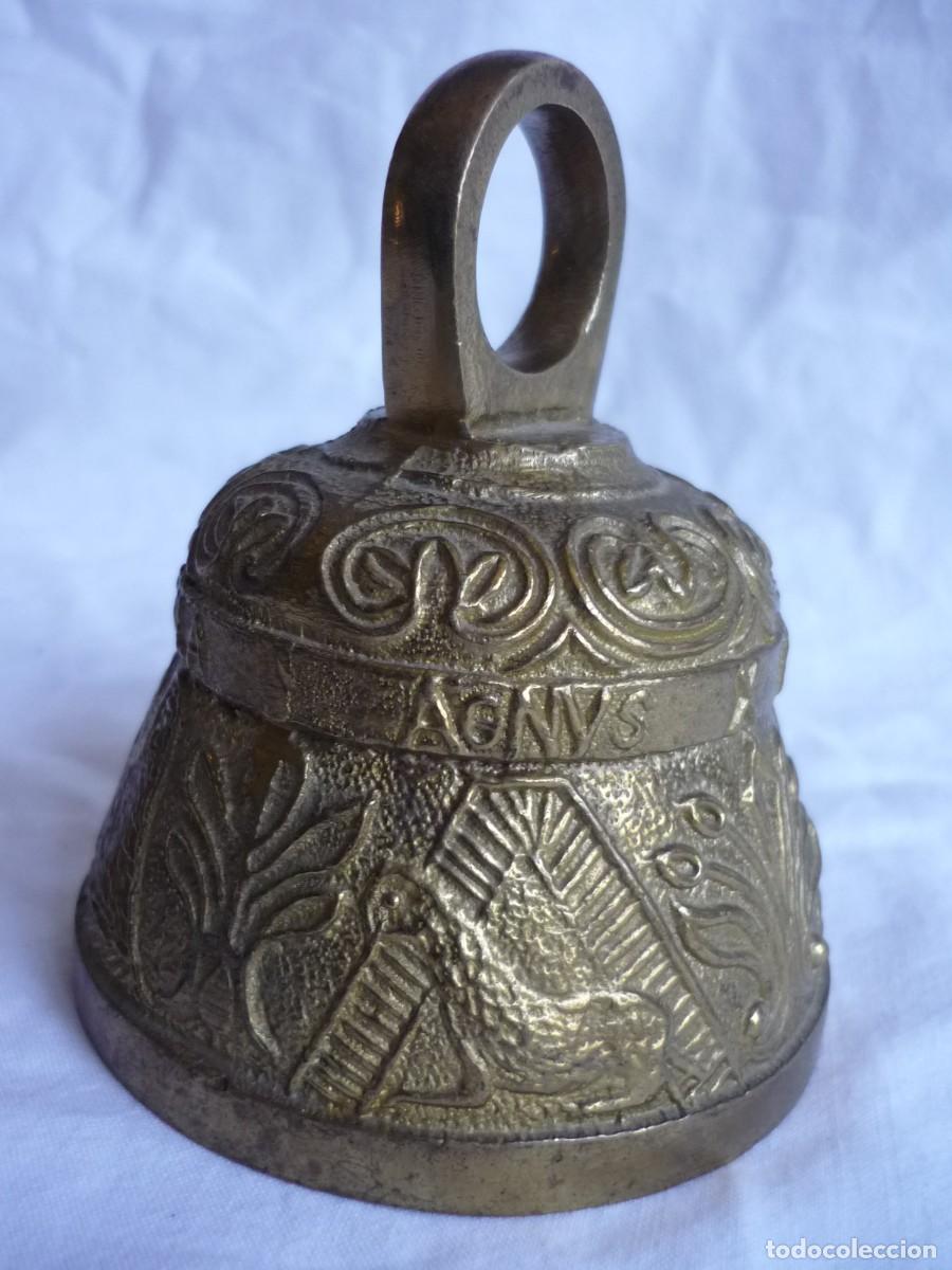 Antig&uuml;edades: Campana de bronce inglesa relieves de animales - Foto 6