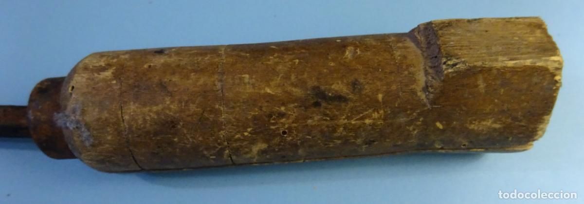 Antig&uuml;edades: HERRAMIENTA A IDENTIFICAR CON MANGO DE MADERA. LONGITUD 42 CM - Foto 5