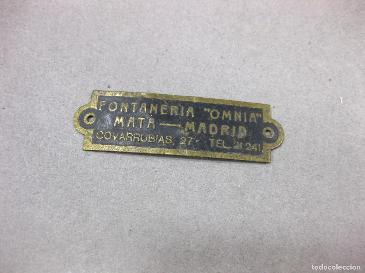 Antiquit&eacute;s: PLACA DE LAT&Oacute;N DE FONTANER&Iacute;A OMNIA. MATA. MADRID. COVARRUBIAS 27