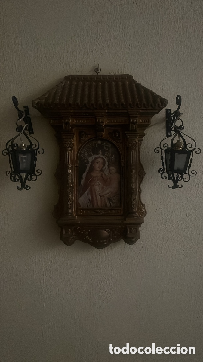 Antig&uuml;edades: CAPILLA EN ESCAYOLA CON LA IMAGEN DE LA VIRGEN DEL CARMEN