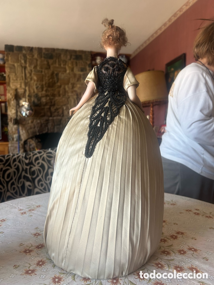 Antig&uuml;edades: Mu&ntilde;eca bombonera de buscuit - Foto 4
