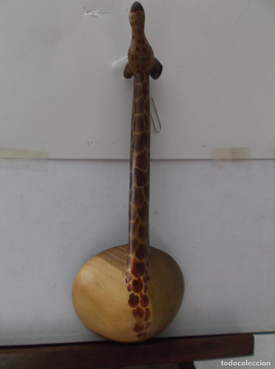 Antig&uuml;edades: CAZO DE MADERA CON MANGO CABEZA DE JIRAFA. - Foto 2