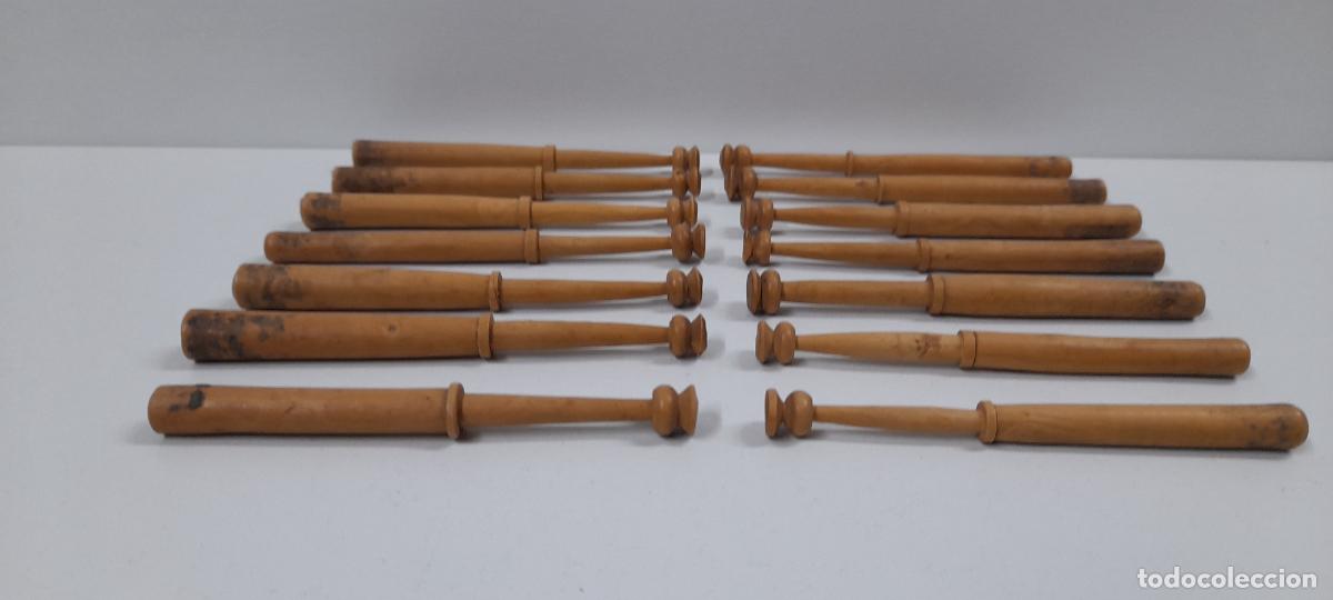 Antig&uuml;edades: BOLILLOS ANTIGUOS EN MADERA - Foto 2