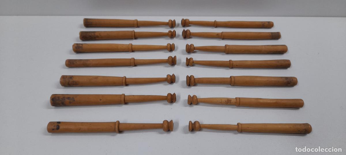 Antig&uuml;edades: BOLILLOS ANTIGUOS EN MADERA - Foto 1