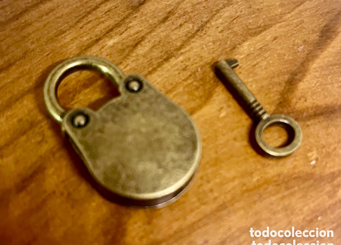 Antig&uuml;edades: CANDADO DE BRONCE CON LLAVE - Foto 2