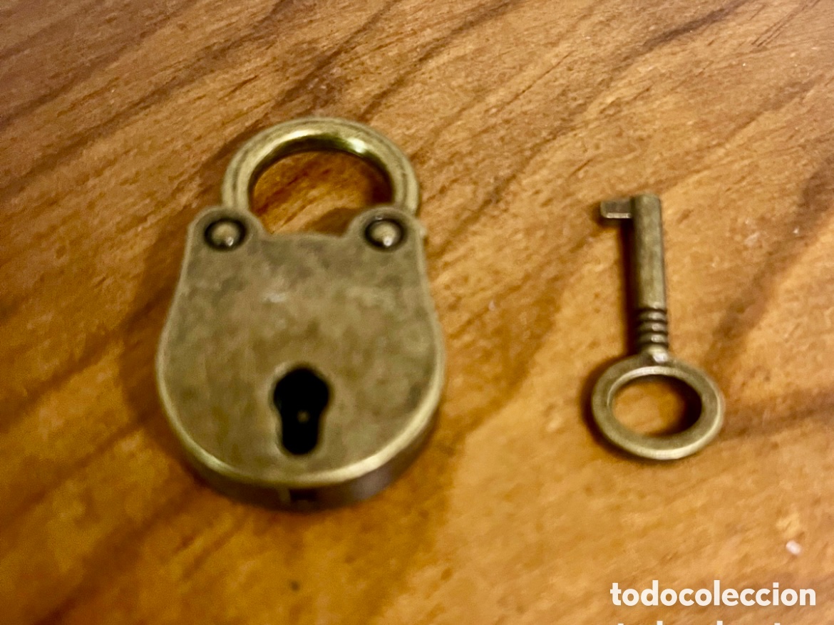 Antig&uuml;edades: CANDADO DE BRONCE CON LLAVE - Foto 1