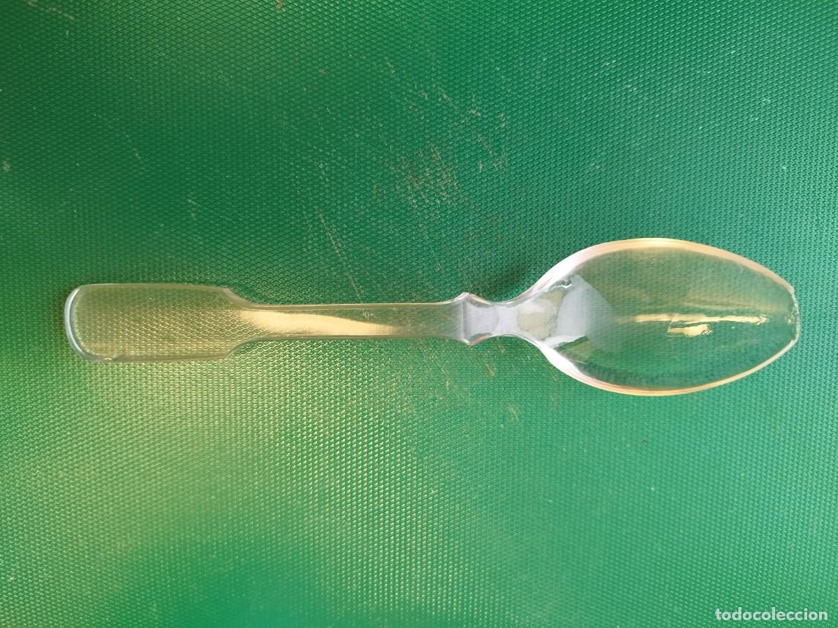 Antig&uuml;edades: Cuchar&oacute;n cristal. Siglo XX - Foto 1