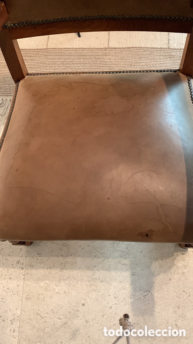 Antig&uuml;edades: 2 butacas orejeras madera y cuero - Foto 3