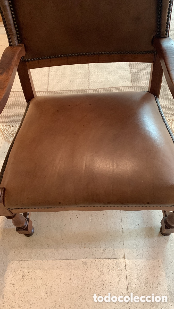 Antig&uuml;edades: 2 butacas orejeras madera y cuero - Foto 5