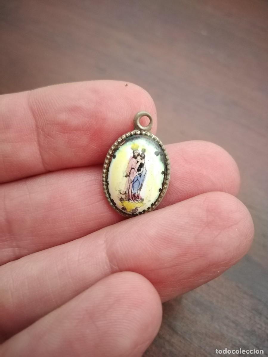 Antig&uuml;edades: Medalla con esmalte de la Virgen con el ni&ntilde;o. - Foto 1