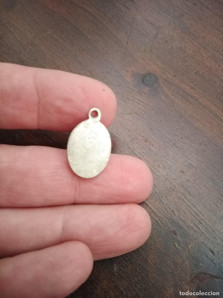 Antig&uuml;edades: Medalla con esmalte de la Virgen con el ni&ntilde;o. - Foto 4