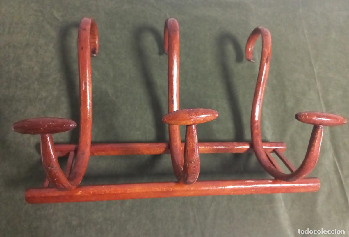 Antig&uuml;edades: Antiguo perchero tipo thonet de tres brazos - Foto 1