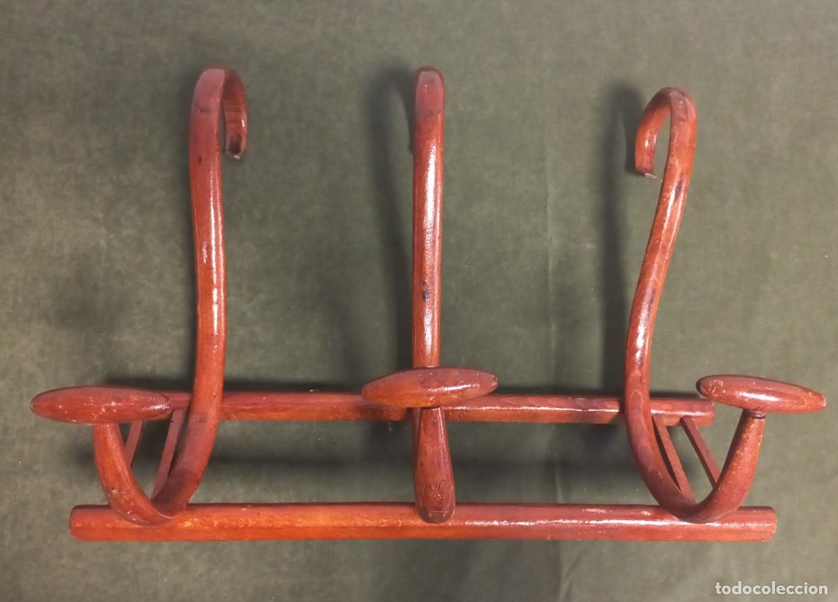 Antig&uuml;edades: Antiguo perchero tipo thonet de tres brazos - Foto 3