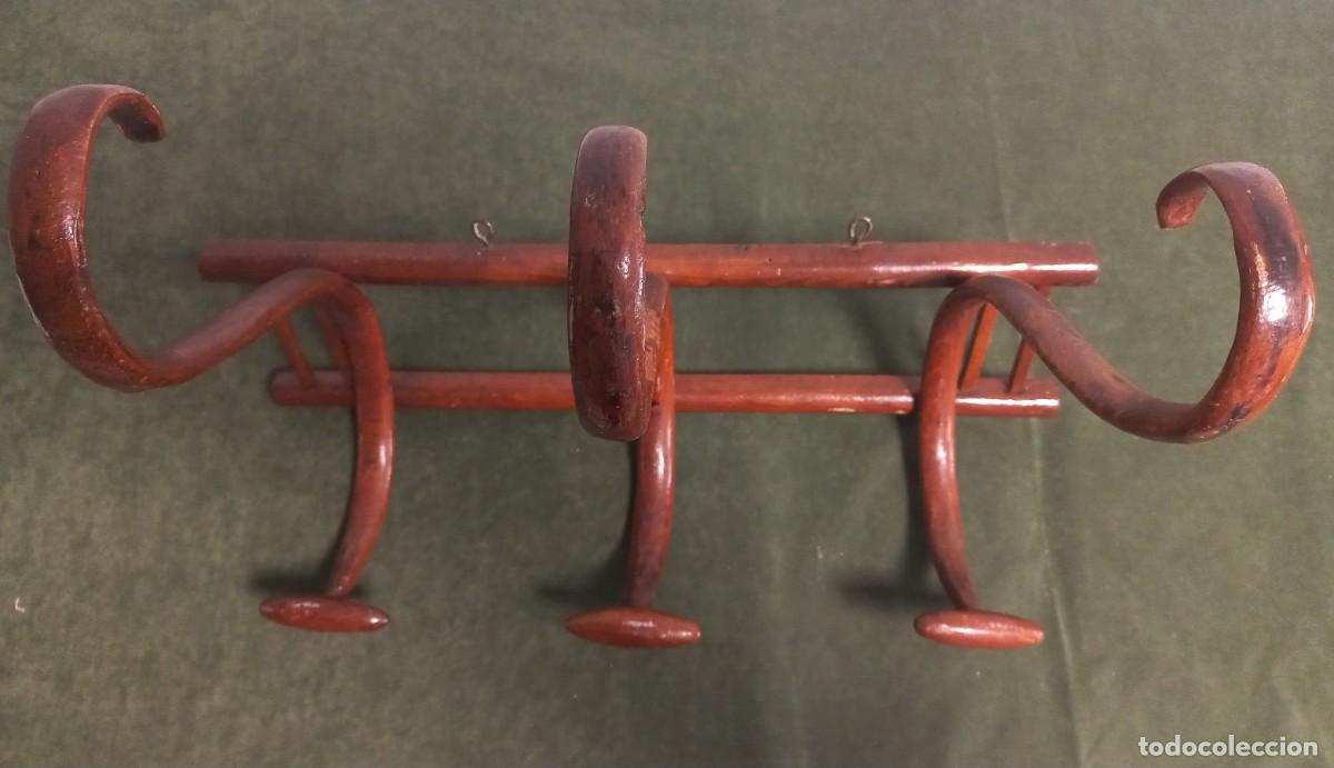Antig&uuml;edades: Antiguo perchero tipo thonet de tres brazos - Foto 5